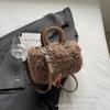 2026 Nova Bolsa Pequena Outono e Inverno Japonês e Coreano Casual Bolsa Caixa Bolsa de Mão Retro Design de Nicho Lã Crossbody Bolsa Pequena
