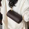 Bolso de mano con patrón tejido retro para mujer, nueva colección de otoño 2026, bolso de hombro versátil para el trabajo, bolso cruzado cilíndrico elegante y con estilo