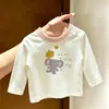 Camiseta confortável de manga longa 100% algodão com botões nos ombros, nova roupa de primavera para crianças pequenas e bebês, top de nicho para primavera/outono