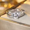 Anel Clássico Europeu e Americano com Zircônia Oval Inlaid de Quatro Garras, Estilo Elegante Acessível de Luxo, Elegante de Alta Qualidade, Anel de Presente Romântico