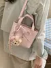 Bolsa de mão de nicho com laço para mulheres, novo modelo 2026, bolsa tipo saco com textura de couro oleado, bolsa transversal moderna para o dia a dia e para o trabalho