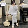 Pijama Listrado Novo 2026 para Mulheres, Manga Longa, Bojo Fixo, Primavera e Outono, Tamanho Grande, Solto, Estilo Ins, Conjunto para Casa