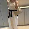 Vestido longo único estilo coreano, sem alças, sem mangas, bordado vazado, confortável, respirável