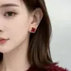 Pendientes de Trébol de Cuatro Hojas Modernos y Sencillos, Pendientes de Estilo Clásico para Mujer, Sensación de Lujo Ligero y Gama Alta, Pendientes de Material de Cobre, Accesorios Versátiles para Orejas