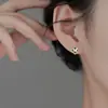 Pendientes de Mariposa y Trébol de Cuatro Hojas para Mujer, Modernos y Creativos, Pendientes de Hierba para Olvidar tus Preocupaciones, de Moda y Versátiles, Accesorios para Orejas de Gama Alta de Nicho