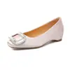Zapatos de tacón alto bajos en stock con tacones gruesos y punta cuadrada, zapatos de mujer con hebillas cuadradas, hebillas brillantes de pedrería, exquisitos zapatos de mujer con punta cuadrada pequeña