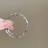 Aretes de Aro Trenzados de Aguja Plateada Lisos para Mujer, Aretes Sencillos de Nicho de Gama Alta, Sentido del Diseño y Versátiles, Diseño de Aretes de Estilo Fresco