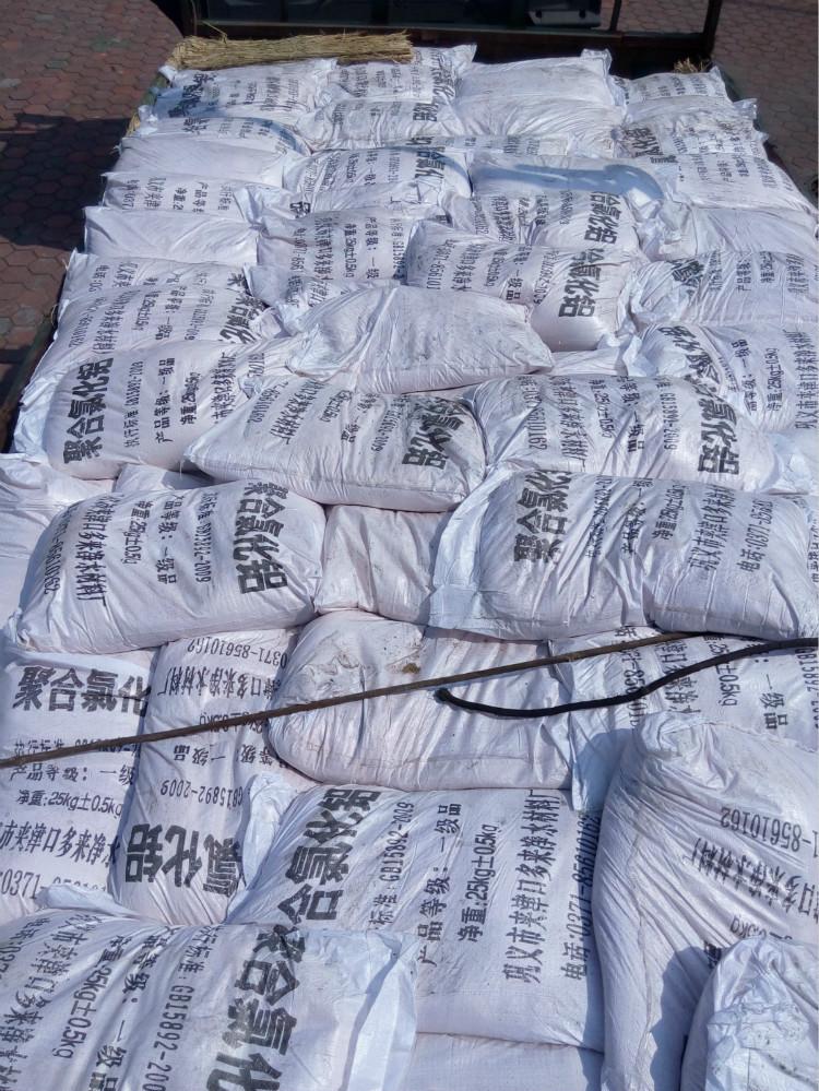 聚合氯化铝整车.jpg