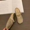 Sandálias Planas de Verão 2026 Novo Estilo Malha Luminosa Malha de Strass Superfície Respirável Tira com Fivela Bico Fechado para Férias