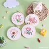 Kit de Materiales Manuales Bordado DIY para Niños Bordado Autodidacta Bordado Sencillo Entrada para Principiantes Aguja de Plástico Tarea Manual Escolar