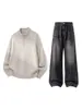 Conjunto Estilo Retrô Preguiçoso Han Lu Tricô com Zíper Gola Meia-Alta Japonês Combinado com Jeans de Silhueta Vintage Desgastada