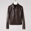 Chaqueta de cuero biker corta casual de solapa con bolsillo de piel de oveja de un solo botón, nueva de principios de otoño Haining 26 para mujer