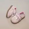 Zapatillas para niñas 2026 primavera y otoño nuevo estilo lazo para niños suela blanda zapatos casuales dulces versátiles para niñas de moda