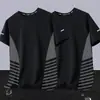 Nueva Camiseta de Manga Corta de Seda Helada de Marca de Moda para Hombre Verano 2025, Top Holgado a la Moda de Media Manga con Cuello Redondo para Hombre