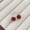 Uña de Hueso de Oreja Perla Roja Bola Tornillo Hebilla de Tornillo Clavo de Oreja Diseño de Nicho Femenino Retro Simple Versátil Pendientes para Levantar la Oreja