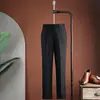 O terno masculino de duas peças com lapela entalhada é adequado para casamentos, festas, eventos de jantar, bailes de formatura e apresentações de palco.