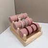Soporte de madera maciza de tres niveles para pulseras, expositor de pulseras, soporte para joyas, accesorios de exhibición para transmisiones en vivo, accesorios para joyería, estante de almacenamiento para relojes y pulseras