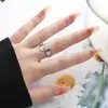 Anel Aberto com Design de Nicho Interessante Feito de Aço Inoxidável, Anel para Dedo Indicador com um Toque de Luxo Leve, Moderno e Fashion, Acessório Versátil Estilo Coreano