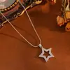 Collar con Colgante de Estrella de Cinco Puntas Nuevo Estilo Transfronterizo Cadena para Clavícula de Acero Inoxidable Cadena de Serpiente Estrella Hueca Elegante Versátil Incrustado con Diamantes para Mujer