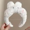 Diadema divertida estilo coreano de dibujos animados para mujer, con diseño de peluche, perfecta para usar al aplicar mascarillas faciales o lavarse la cara, y también adecuada para crear un peinado de coleta alta.