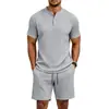 Conjunto Casual Masculino de Duas Peças 2026: Top Texturizado com Gola Henley e Shorts com Cordão Elástico