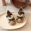Zapatos de bebé para niñas dulces con ribete de encaje, nuevos zapatos de cuero con lazo estilo coreano para primavera y otoño 2026, suela blanda