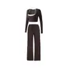 Conjunto de fitness de alta qualidade para mulheres, apresentando design com gola halter, tecido de secagem rápida, visual de duas peças, mangas compridas, material elástico e calças de perna reta adequadas para yoga, Pilates e treino no outono