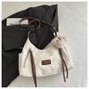 Design de Nicho 2025 Primavera Nova Bolsa Feminina de Grande Capacidade Estilo Estrangeiro Bolsa de Ombro Único Transversal para o Dia a Dia com Costura em Cor Contrastante