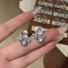 Aretes Pequeños de Bombilla Imitación Cristal Hielo Frescos y Simples para Mujer, Estilo Veraniego, Diseño de Nicho, Aretes Dulces y Elegantes