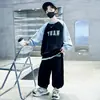 Conjunto de Moletom de Outono para Meninos 2026 Novo Estiloso Estilo Primavera e Outono para Meninos Mais Velhos, Conjunto Esportivo de Duas Peças Tendência