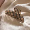Nuevo Pasador de Pelo de Lunares y Cuadros Otoño/Invierno 2026 con Atmósfera Vintage para Peinados Semi-Recogidos en la Parte Trasera de la Cabeza