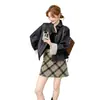Nueva Estilo Primavera y Otoño 2025 Reductor de Edad y Mejorador de Calidad Chaqueta de Cuero con Rayas Empalmadas Estilo Coreano Holgada Chaqueta de Sal Tendencia