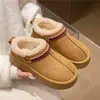 Pantufas de neve versáteis e com sola grossa para mulheres, coleção de inverno 2026, quentes e fofas, estilo slip-on, com forro de pelúcia e design de bico fechado