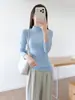 Camiseta base azul claro de cuello alto para mujer, prenda interior de otoño ajustada, top versátil de manga larga elástico de color liso suave con cuello apilado