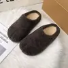 Sapatos Peludos Retrô Femininos para Uso Externo Novo Estilo Outono/Inverno 2026 Com Pelúcia Quente Slip-on Solado Grosso Antiderrapante Mules Birkenstock