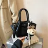 Bolsa de Balde de Mão Tendência e Única 2026 Nova Moda Versão Coreana Bolsa de Ombro Design de Nicho Bolsa Transversal para o Dia a Dia