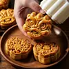 Nuevos moldes para pasteles de luna 2026, moldes para pasteles de frijol verde prensados a mano de 50 g para uso doméstico, moldes para hornear con relieve estilo cantonés de piel de hielo de 75 g