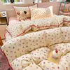 Conjunto de cuatro piezas de punto aeróbico de doble capa de gasa 100% algodón de grado A para maternidad e infantil con estampados calmantes y borde de concha de algodón puro conjunto de tres piezas