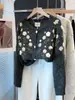 Abrigo-suéter redondo tejido a mano con diseño floral para mujer, nuevo estilo otoño e invierno 2026, prenda exterior holgada y casual, cárdigan grueso tejido