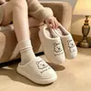 Chinelos de Inverno Femininos 2026 Novo Estilo de Algodão, Antiderrapantes, Quentes, para Uso Interno em Casa, com Solado Grosso, Forrados com Lã, Chinelos de Casa Fechados Atrás