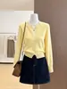 Elegante y favorecedor, este suéter de punto para mujer de manga corta y cuello redondo es una chaqueta suéter adelgazante para la temporada de otoño 2026, estilo 25729