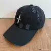Boné de Baseball Camuflado Americano Retrô Desgastado com Logo de Cruz de Metal, Moda de Rua Hip-Hop, Estilo Novo Tendência e Versátil