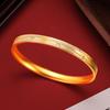 El Mismo Modelo Popular de la Tienda Gold, Pulsera de Trébol de Cuatro Hojas CNC de Gama Alta, Oro Arena con Alta Retención de Color, Pulsera de Banda Lisa Electrochapada al Vacío en Oro de 24 Quilates