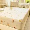 2026 Nuevo Original Tela de Algodón Gruesa Faldón de Cama Juego de Tres Piezas Esterilla Fresca para el Hogar Cubierta de Cama para Dormitorio de Estudiantes Protector de Colchón
