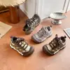 Zapatos para Niños Niños Zapatos de Algodón 2026 Otoño Invierno Nuevo Estilo Niños Superficie de Cuero Cálidos Zapatos Deportivos Niños Más Terciopelo Antideslizantes Zapatos de Papá