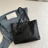 Bolsa Simples de Grande Capacidade para Mulheres 2024 Nova Moda Tecida Bolsa de Ombro Retro Portátil Tote Big Bag