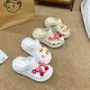 2025 Moda Dibujos Animados Lazo Cereza Papas Fritas Accesorios Versátiles de Resina DIY Dijes para Zuecos