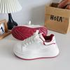 Sapatos de Pão Estilo Coreano Leves Aumentadores de Altura Painel de Couro Sapatos Moda Casual Novos Sapatos Primavera e Outono 2025 Lz6077
