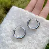 Pendientes de Aro Hueco de Moda Europeos y Americanos Todo-partido para Mujer, Metal Glaseado Distintivo Simple, Estilo Frío, Pendiente de Aro Francés