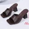 Sandalias de tacón alto de nuevo estilo transfronterizas, sandalias de tirón cuadradas de moda con estampado de piedra, disponibles en tallas grandes, casuales y adecuadas para exportación, sandalias de verano para mujer